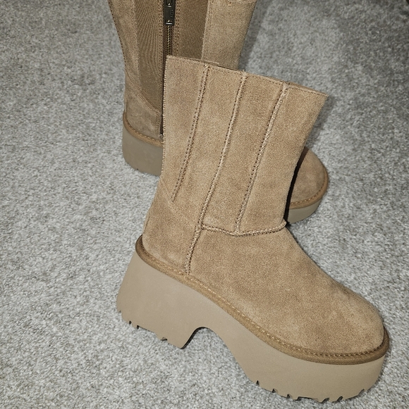 UGG Women's Classic Twin Seam New Heights Boots - Picture 4 of 8